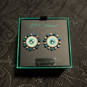 Betsey Johnson Glow in the Dark 👀 earrings